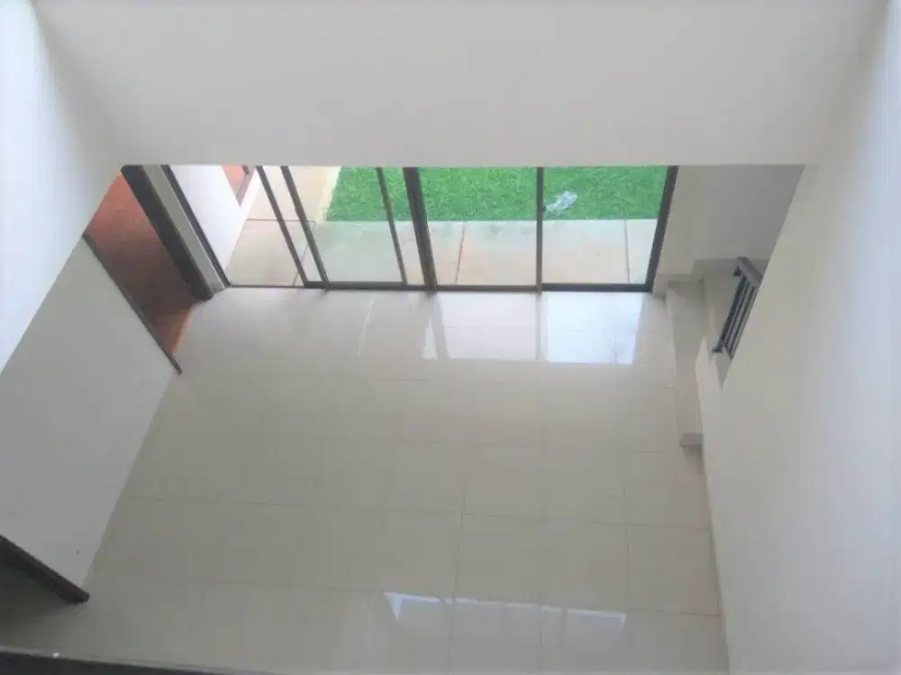 Rumah Standar Rapih Depan Taman Eminent bsd city