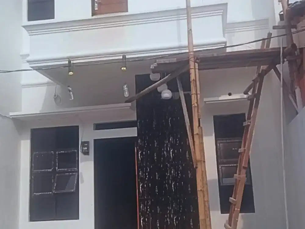 Rumah Cijantung strategis dalam lingkungan perumahan