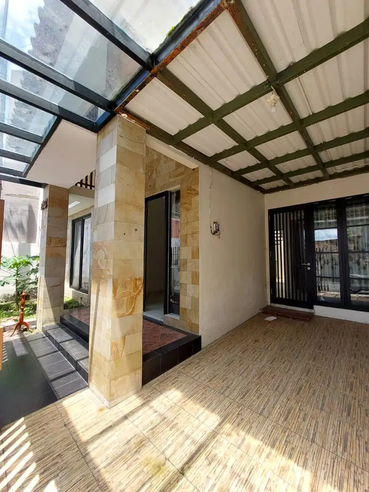 Rumah Nyaman Lingkungan Perumahan di Jalan Candi Gebang