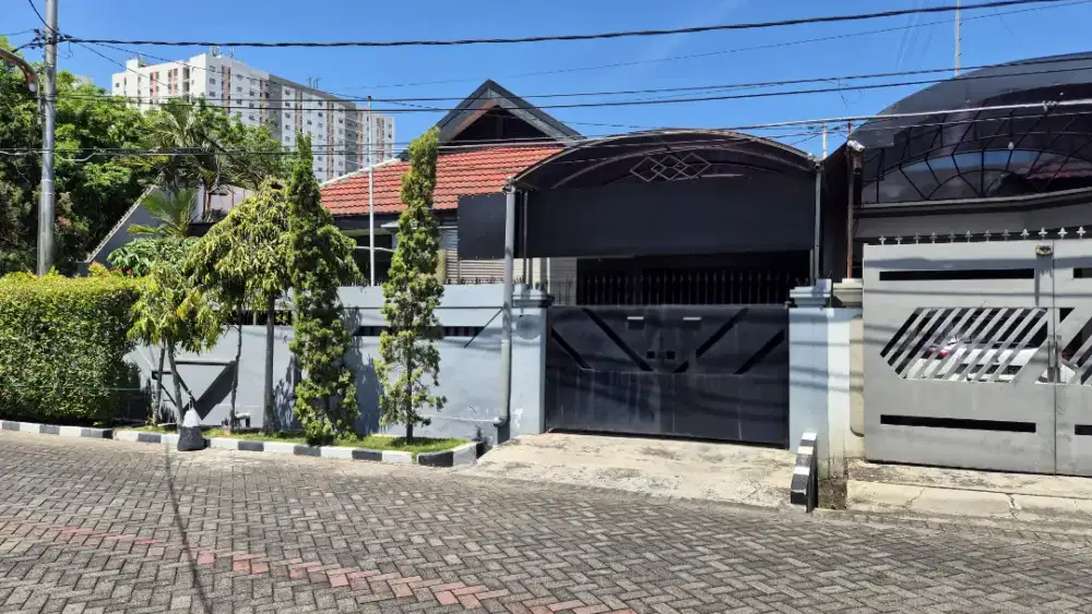 Dijual Rumah Lama Terawat Manyar Kartika Tengah Kota