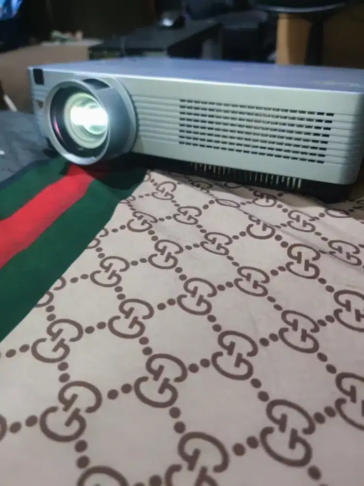 PROYEKTOR EIKI LC-XB100