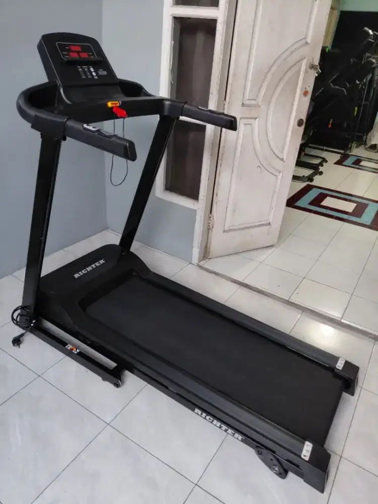 Treadmill Richter Second Kondisi Seperti baru