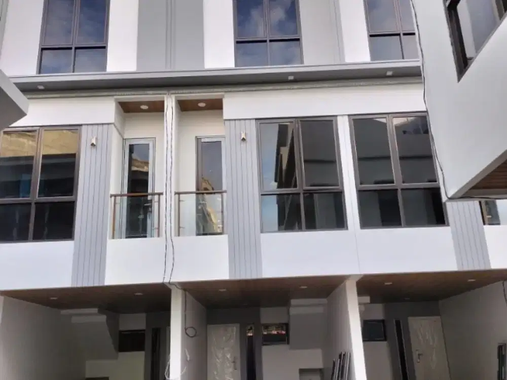 Rumah mewah SHM pinggir jalan dekat universitas yarsi cempaka putih