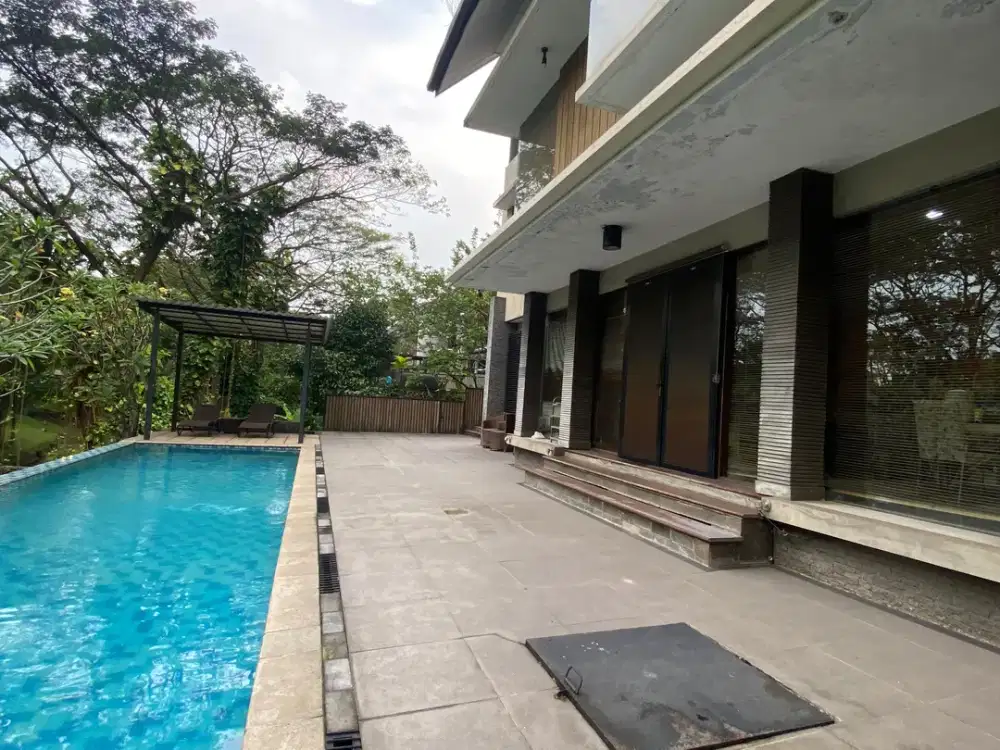 Rumah View Sungai Kolam Renang Pribadi di The Green BSD Grand Canyon