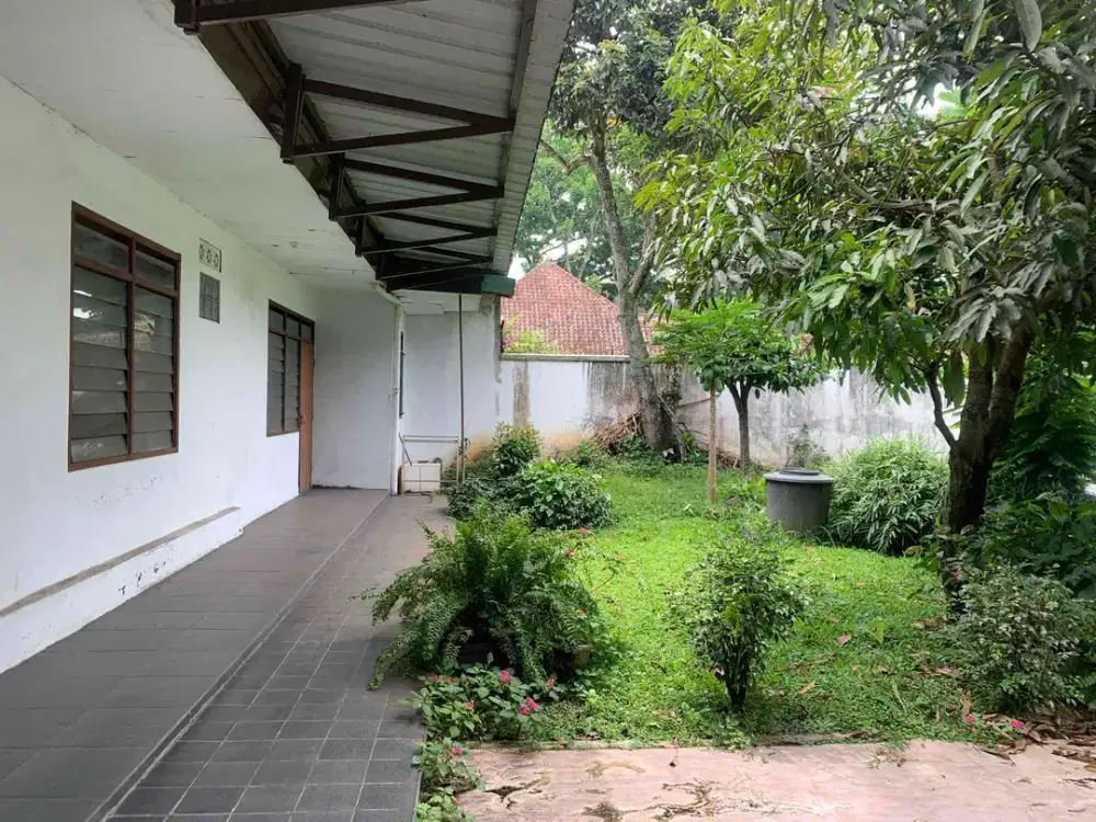 Dijual rumah jadul terawat di imam bonjol bandung