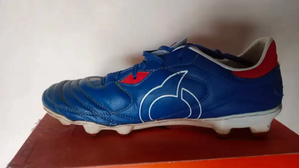 Jual sepatu bola Ortuseight no 44 dus lengkap