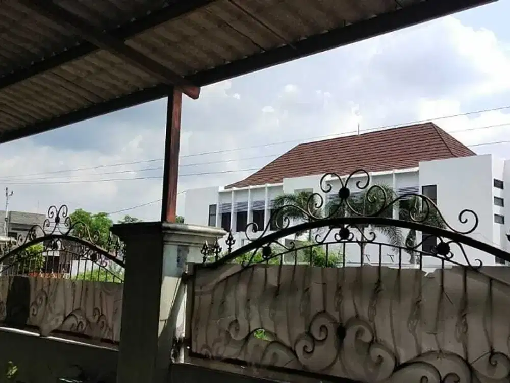 RUMAH DAN PRODUKSI ROTI