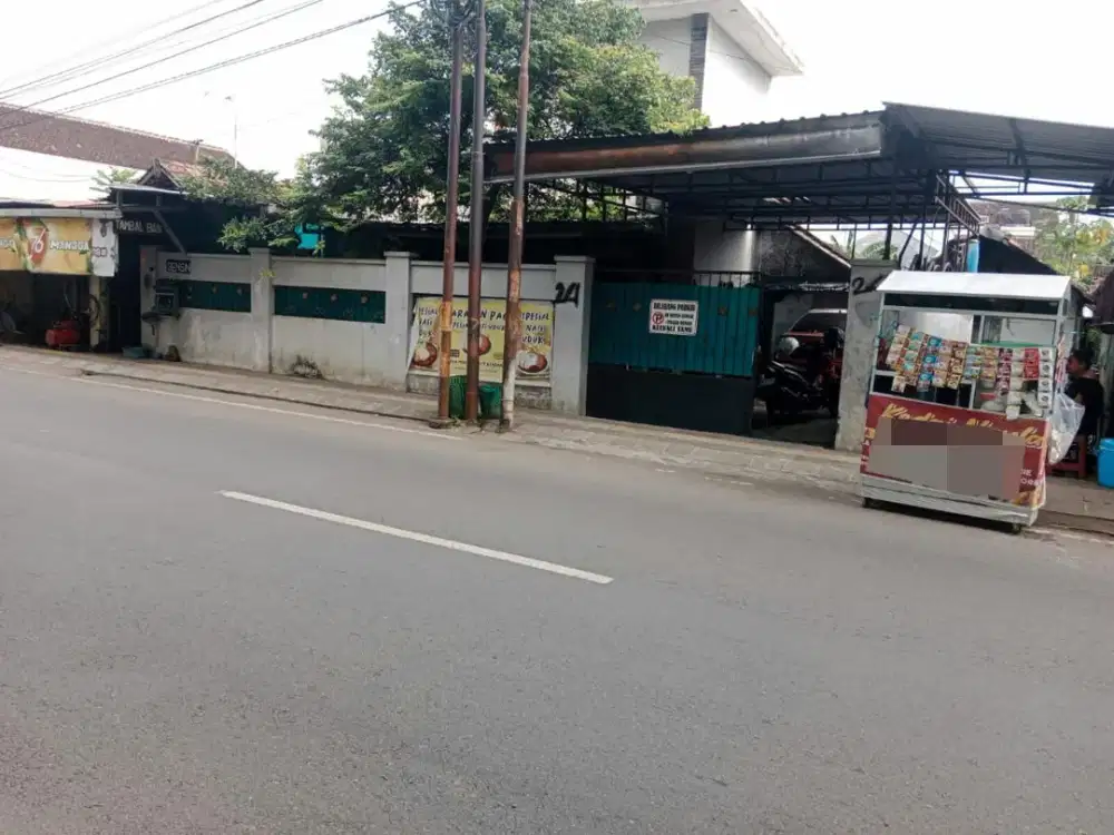 Rumah Strategis Pinggir Jalan Utama Solo Dekat Terminal Tirtonadi