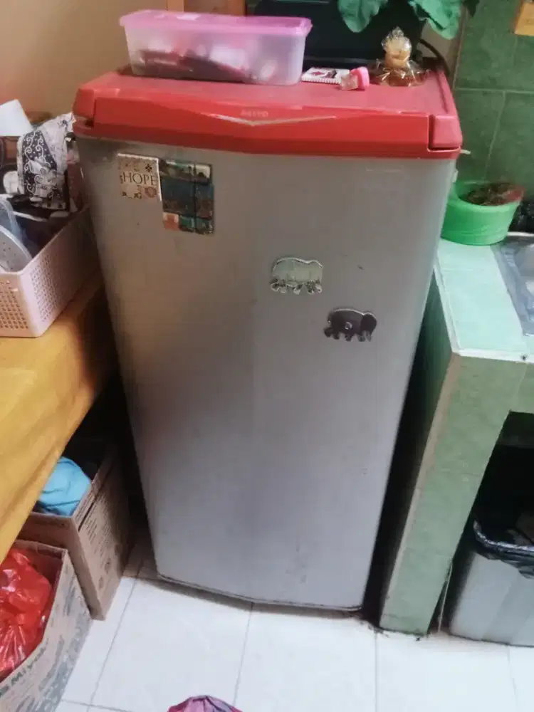 Jual kulkas murah 1 pintu Sanyo kondisi bekas normal dingin