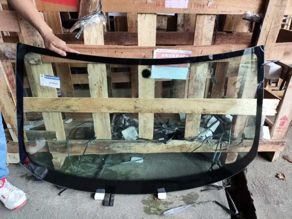 Jual Kaca Depan BMW E36 Original Lamisafe/Laminated