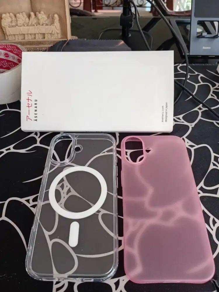 Apple iphone 16 asenaru case like new