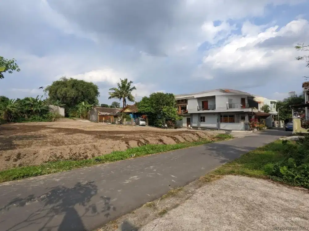 Tanah Tepi Jalan Aspal, SHM Lingkungan Asri Dekat Jalan Palagan Sleman