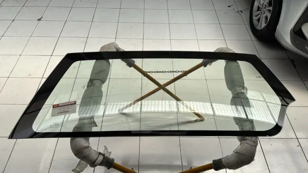 Jual Kaca Mobil Berikut Pasang Di Tempat