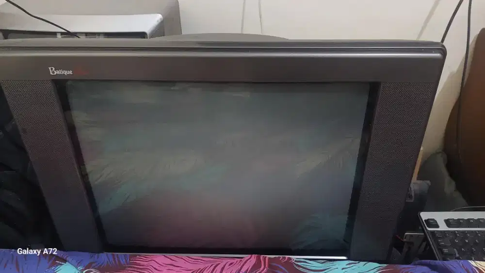 Tv batique slim sharp 21 inch normal mulus