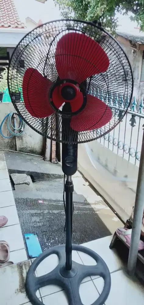 Midea 16 inci . Ada remot nya