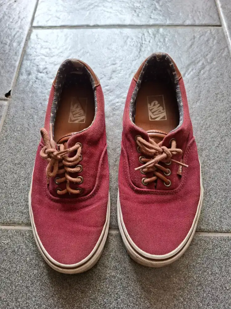 Sepatu Vans ukuran 42