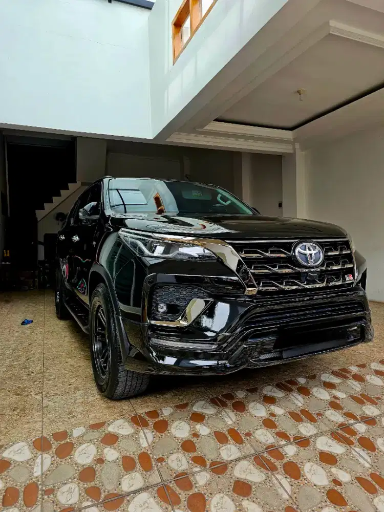 Fortuner GR 2.8 black edition ISTIMEWA