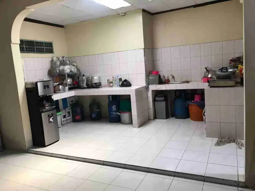 Dijual cepat rumah di pinggir jalan Muchtar Tabrani