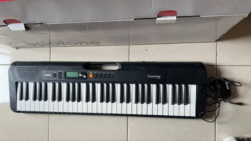 Keyboard Casio CT-S200 Hitam Mulus Fullset, Masih Garansi