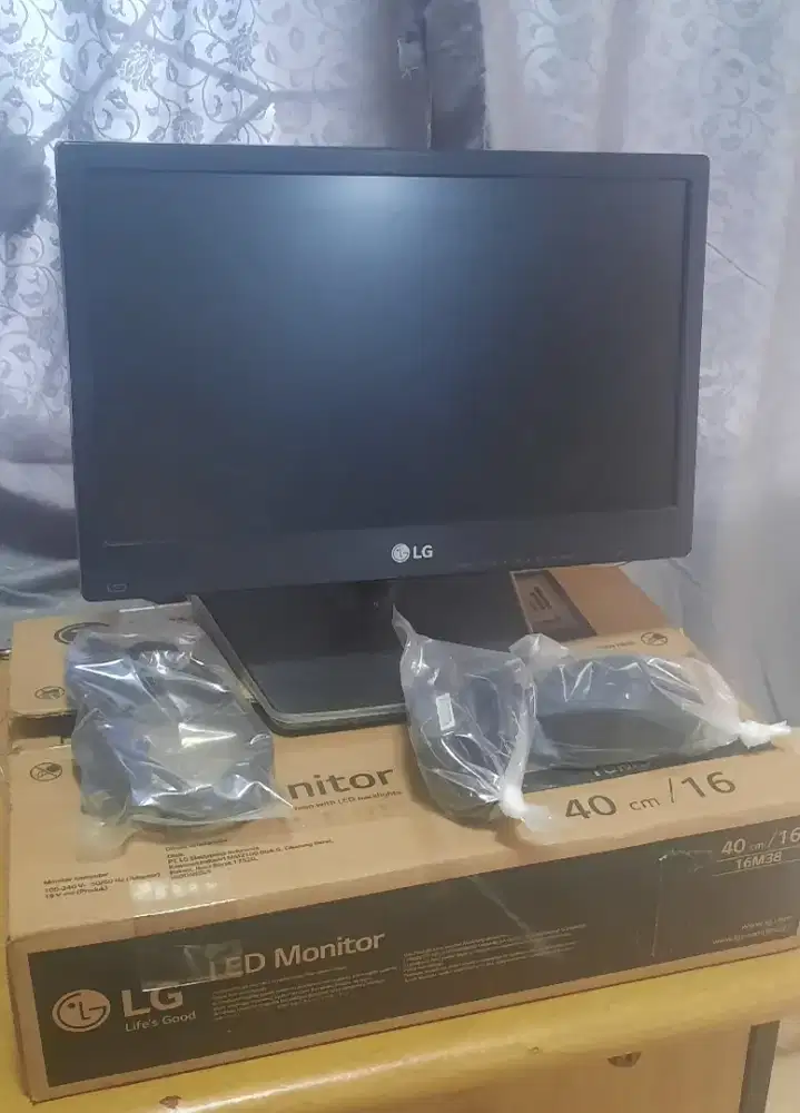 Monitor LED LG 16