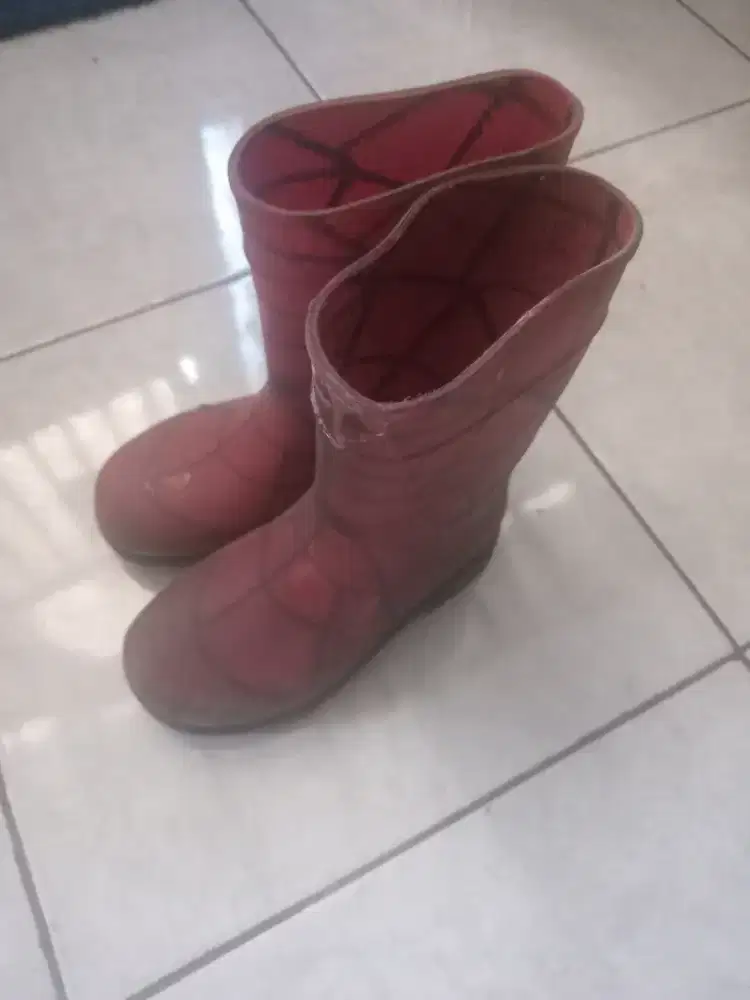 Sepatu boot anak