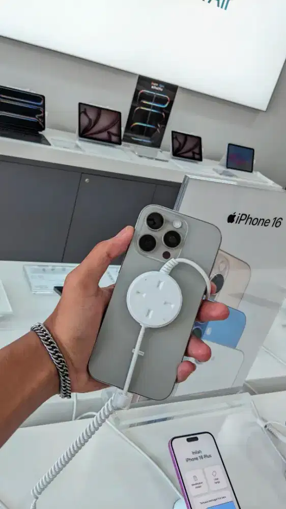 Promo Kredit iPhone 16 Pro Spesial Bunga 0%