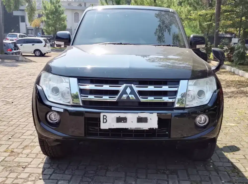 Mitsubishi Pajero Hitam CBU 4x4