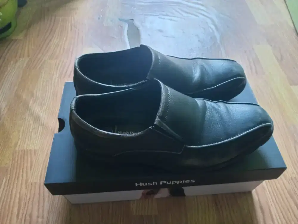 Sepatu hush puppies
