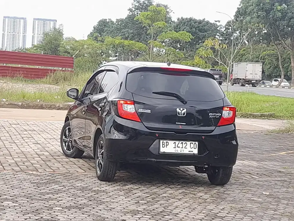 HONDA BRIO AUTOMETIC TANGAN PERTAMA DARI BARU PAJAK HIDUP SEPERTI BARU