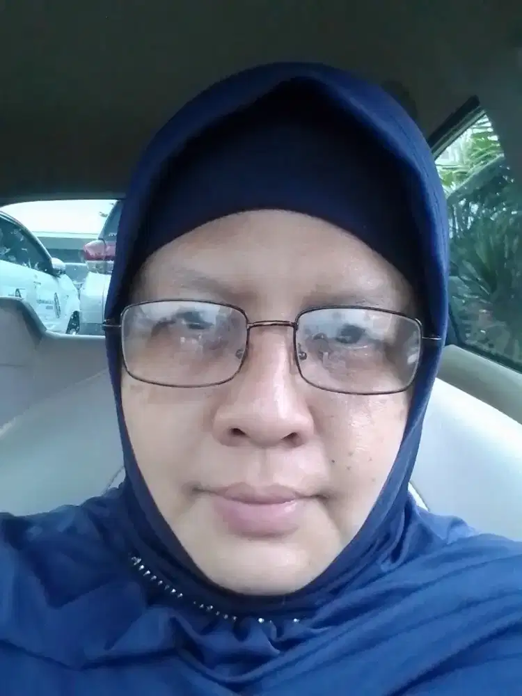 Supir pribadi wanita