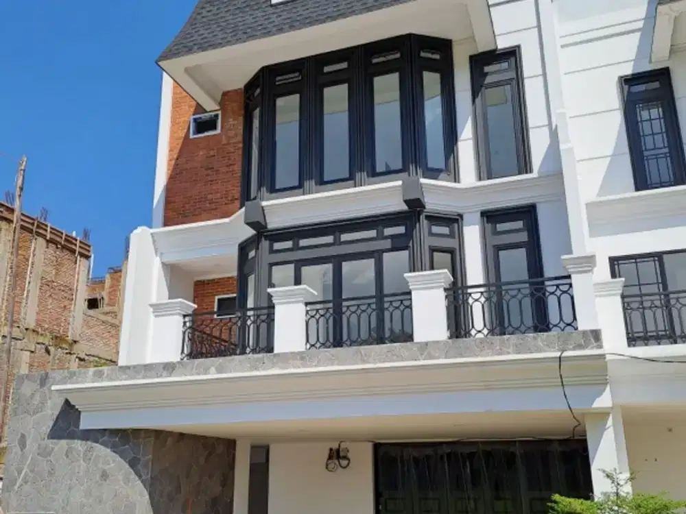 Rumah baru ready stock di  green Andara residence ada  roftop & space lift