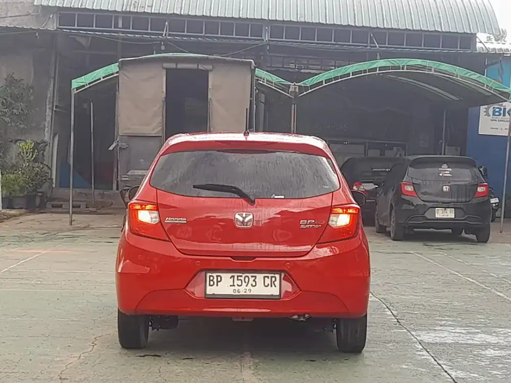 HONDA BRIO AUTOMETIC TANGAN PERTAMA PAJAK HIDUP SEPERTI BARU