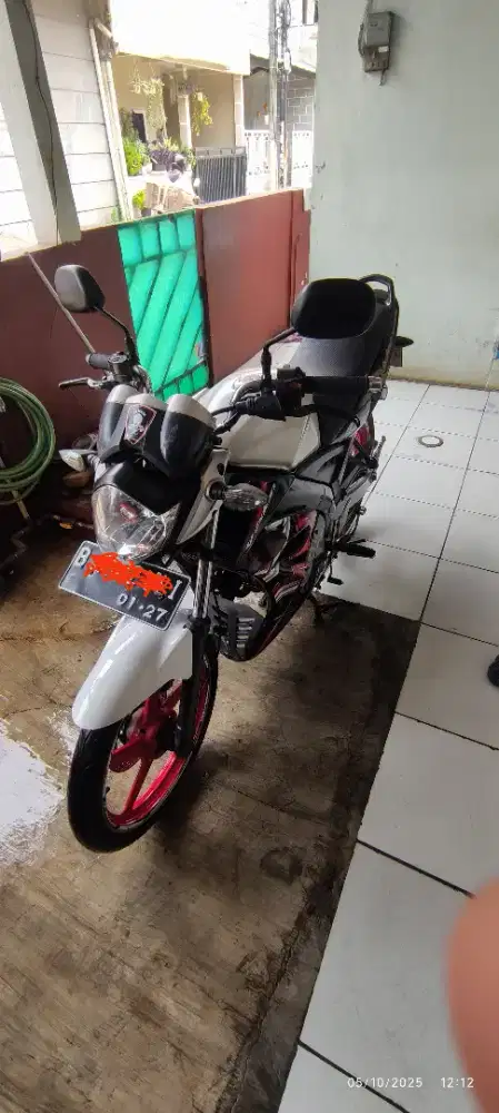Vixion 2011 warna putih