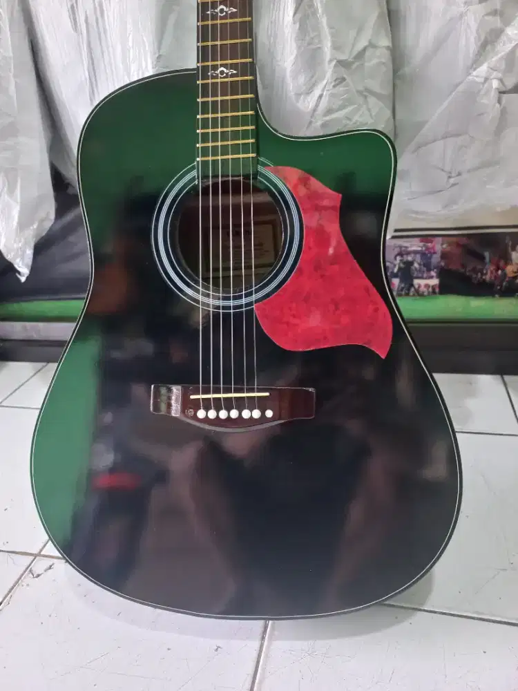 Gitar String Jumbo Yamaha Hitam Glossy