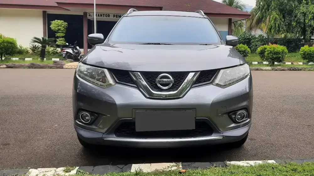 Nissan X-Trail T32 2.0 Bensin M/T 2014 Abu-Abu Tua Metalik