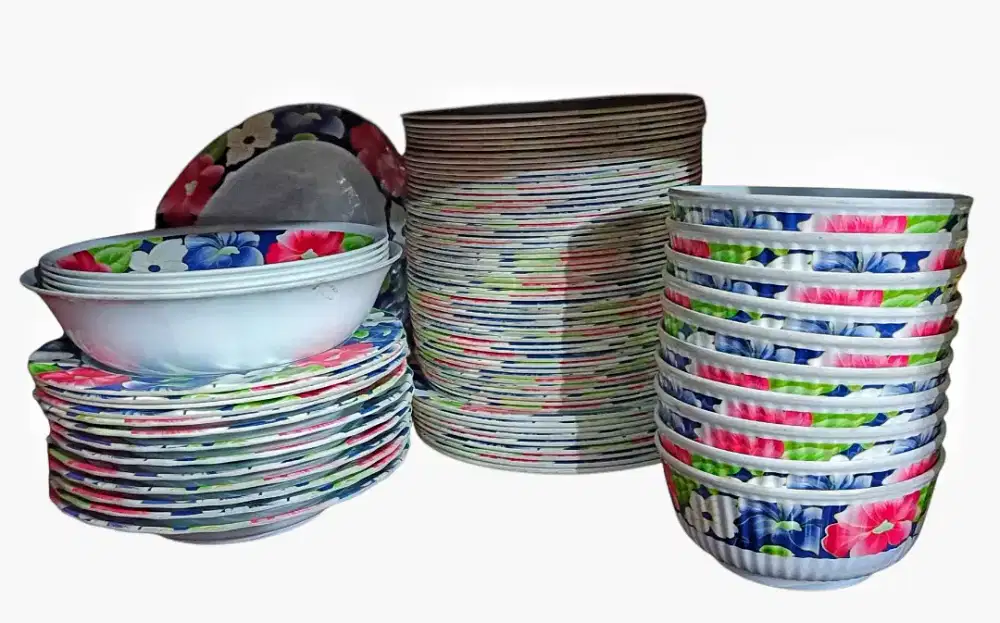 93 pieces piring, mangkok, wadah saji Baru