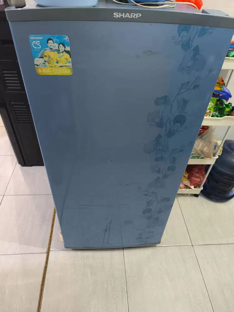 Kulkas Sharp 1 pintu, Ricecooker 0,57l & Blender