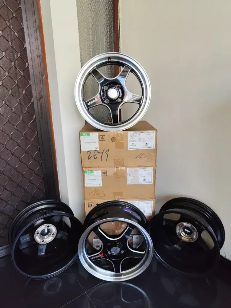 Like New Velg Samlong R15 L6,5 ET40