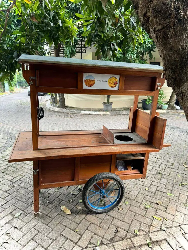 Paket Gerobak Kayu + Meja Display dan Meja makan serta kursi-kursinya