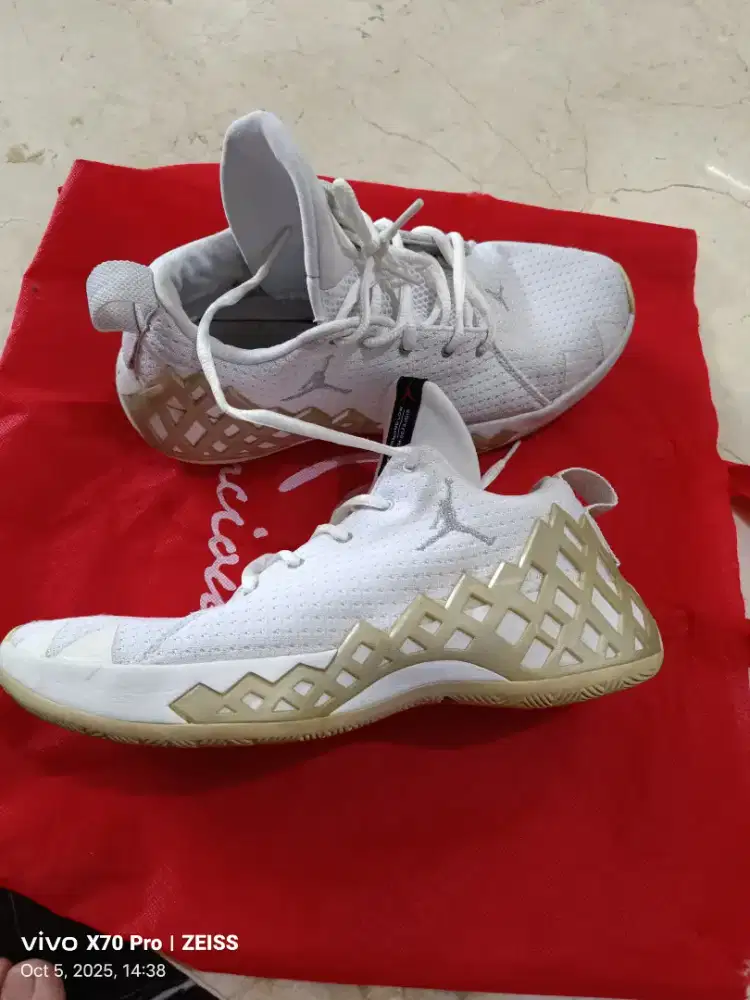 sepatu basket preloved