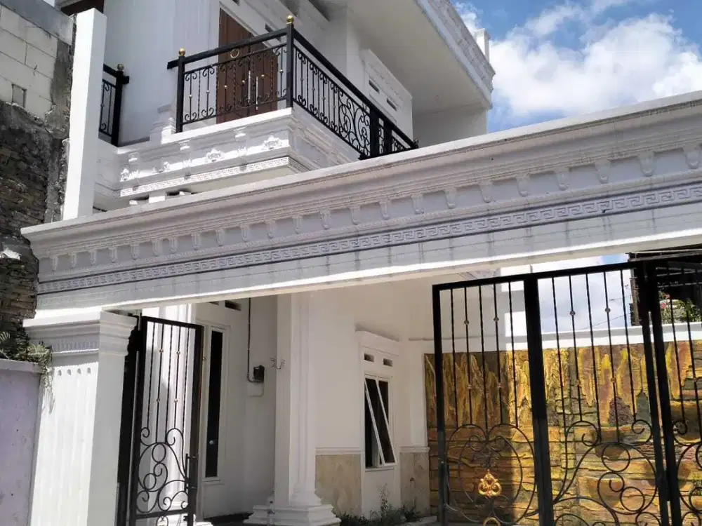 Rumah solo kolam renang dekat masjid mujahidin sumber