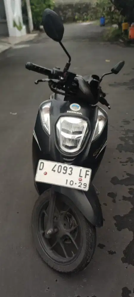 Honda Genio Hitam