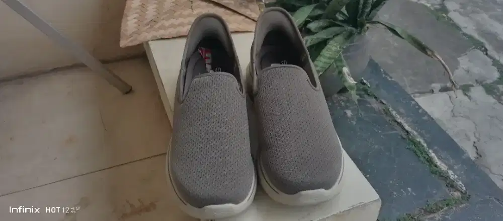 Sepatu skecher slip on go walk no.10. 44.cm