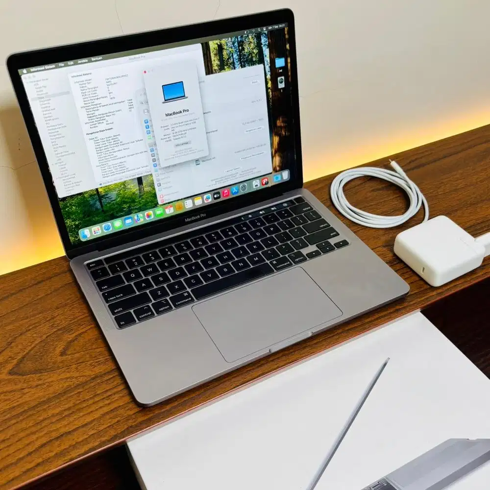 MacBook Pro 13 inch 2020 4 thunderbolt i7 Ram 16gb ssd 512GB