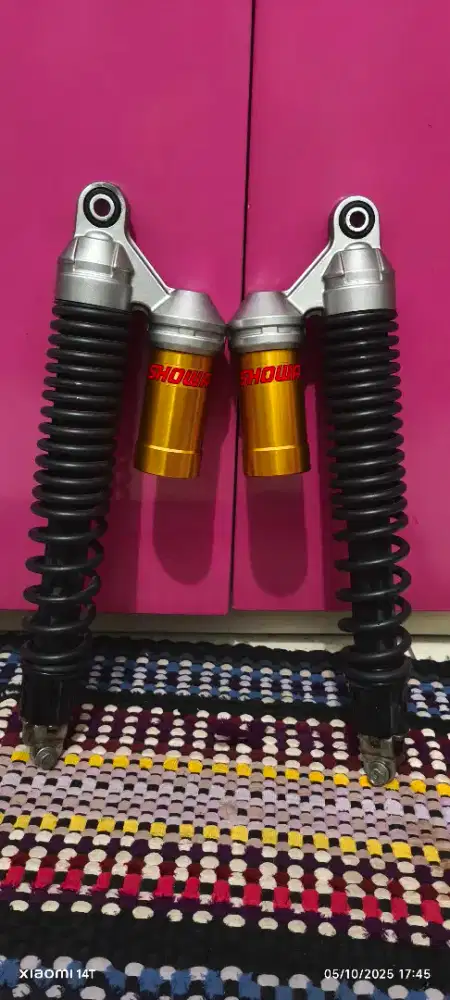 Jual Shockbreaker ADV 160 SHOWA ORIGINAL Kualitas masih 99%
