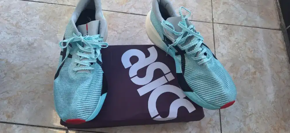 Sepatu asics ukuran 43