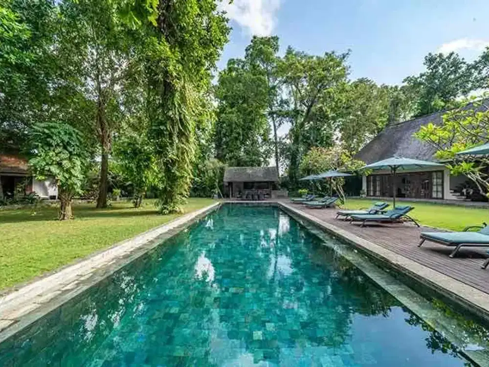 For Sale Tropical Lush Garden Luxury Villa in Kerobokan Bali