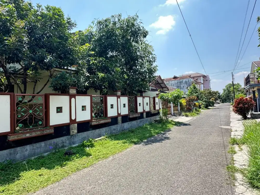 DIJUAL RUMAH JALAN BUNGA-BUNGA SUHAT KOTA MALANG COCOK UNTUK KOST DEKAT KAMPUS UB