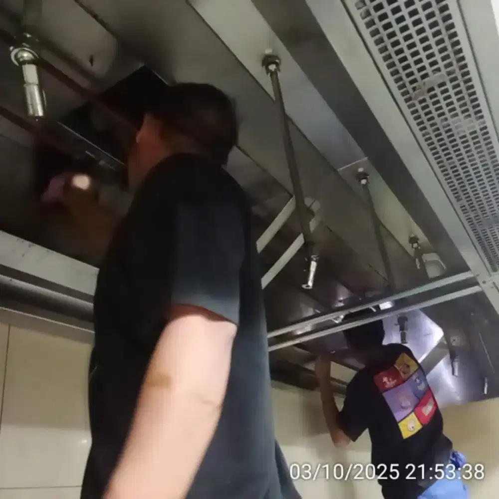 DI CARI KERJA MEMBERSIHKAN AREA DUCTING