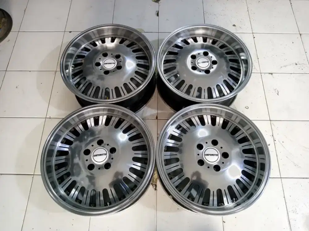 R17 Compomotive madein England PCD 5x114 mulus